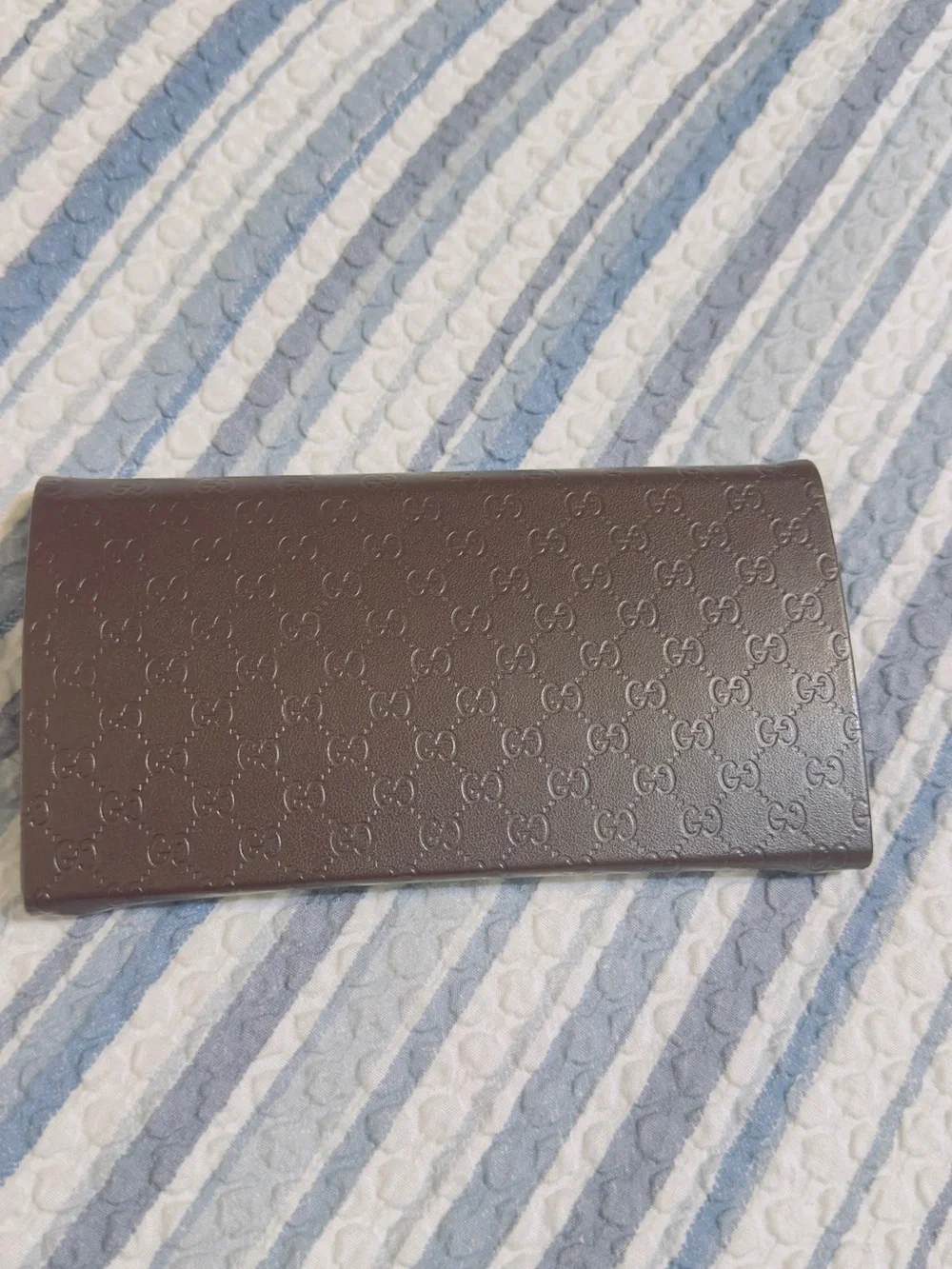 Gucci sunglasses case classic logo